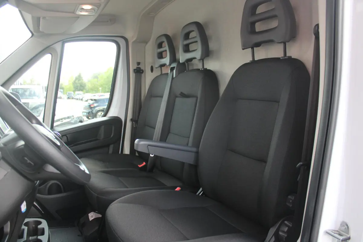 33 2.2 MultiJet 140PK L3H2 | NIEUWE BUS! BPM VRIJ! | ACHTERUITRIJ CAMERA | APPLE CARPLAY/ANDROID AUTO | 3-ZITS | CRUISE CONTROL | CLIMATE CONTROL | DAB+ RADIO | DIGITALE COCKPIT |