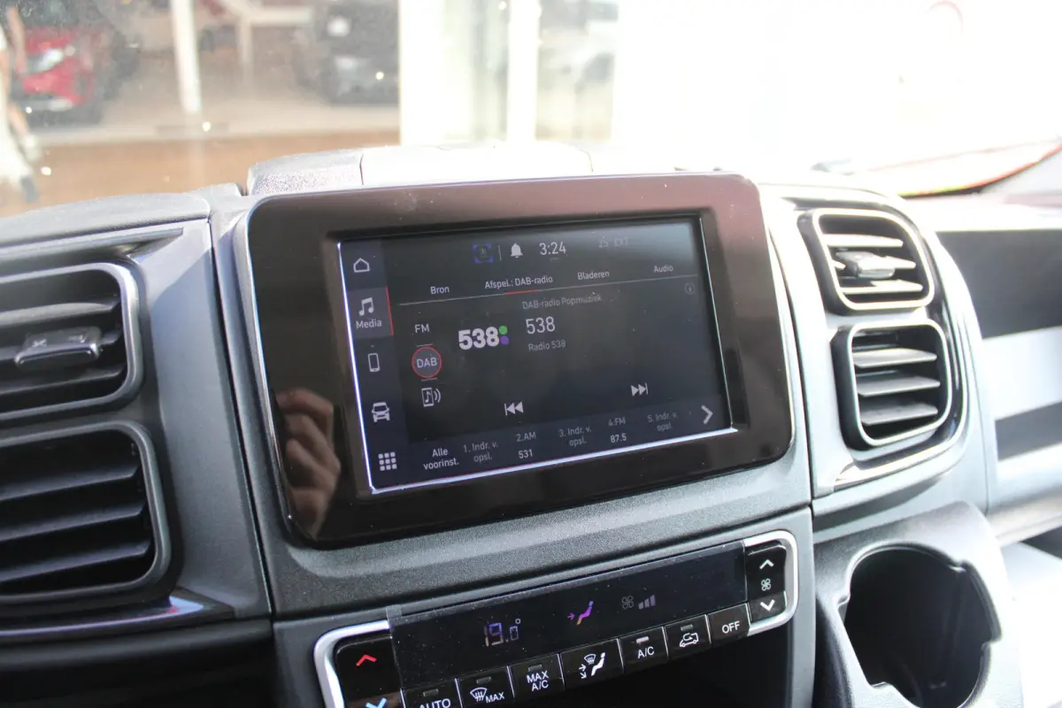 33 2.2 MultiJet 140PK L3H2 | NIEUWE BUS! BPM VRIJ! | ACHTERUITRIJ CAMERA | APPLE CARPLAY/ANDROID AUTO | 3-ZITS | CRUISE CONTROL | CLIMATE CONTROL | DAB+ RADIO | DIGITALE COCKPIT |