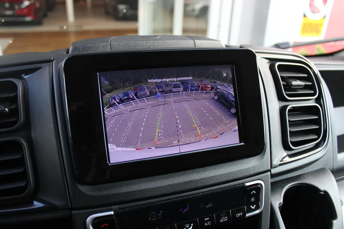 33 2.2 MultiJet 140PK L3H2 | NIEUWE BUS! BPM VRIJ! | ACHTERUITRIJ CAMERA | APPLE CARPLAY/ANDROID AUTO | 3-ZITS | CRUISE CONTROL | CLIMATE CONTROL | DAB+ RADIO | DIGITALE COCKPIT |