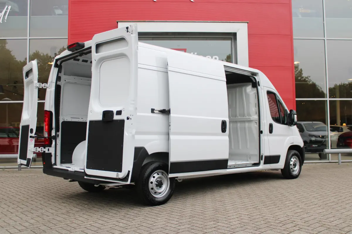 33 2.2 MultiJet 140PK L3H2 | NIEUWE BUS! BPM VRIJ! | ACHTERUITRIJ CAMERA | APPLE CARPLAY/ANDROID AUTO | 3-ZITS | CRUISE CONTROL | CLIMATE CONTROL | DAB+ RADIO | DIGITALE COCKPIT |