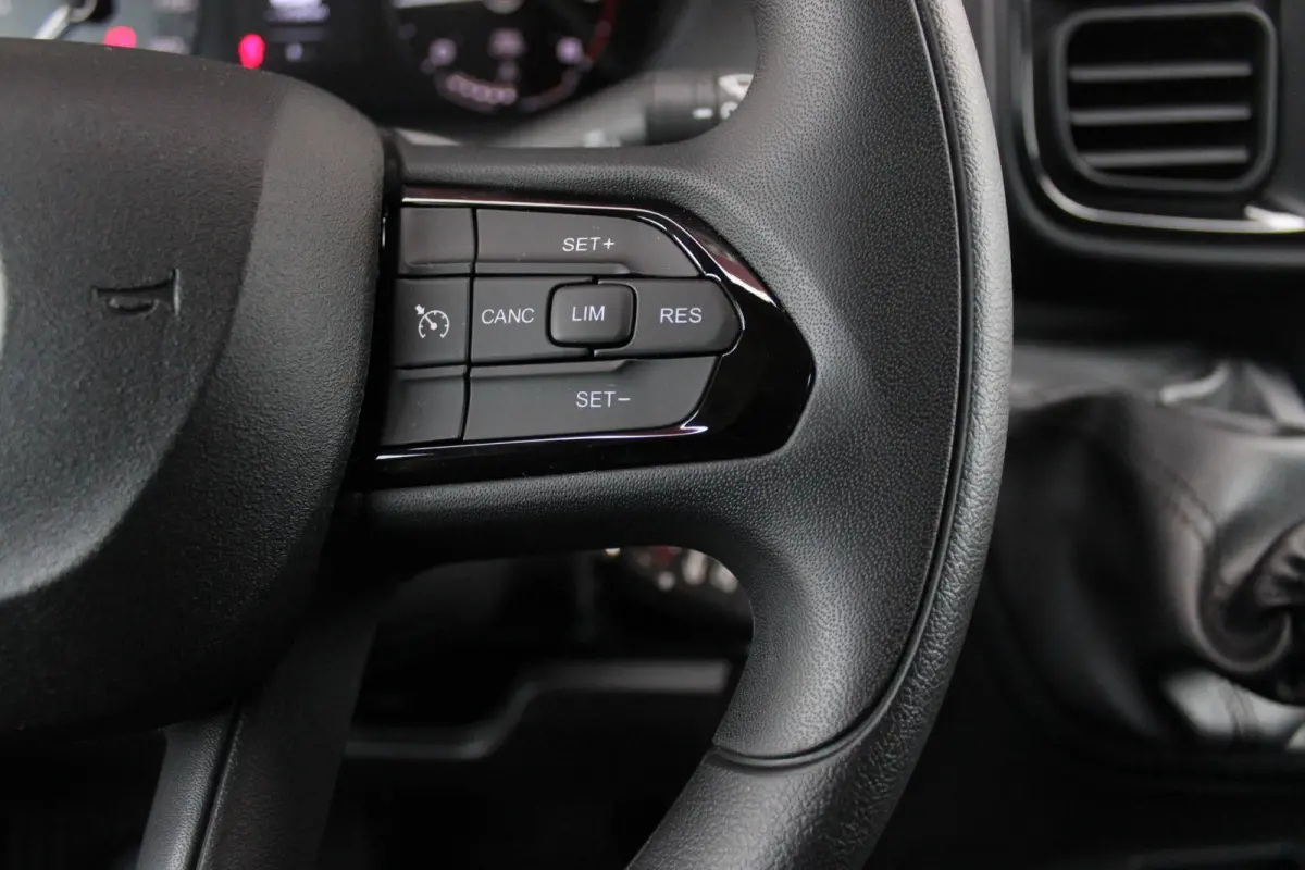33 2.2 MultiJet 140PK L3H2 | NIEUWE BUS! BPM VRIJ! | ACHTERUITRIJ CAMERA | APPLE CARPLAY/ANDROID AUTO | 3-ZITS | CRUISE CONTROL | CLIMATE CONTROL | DAB+ RADIO | DIGITALE COCKPIT |