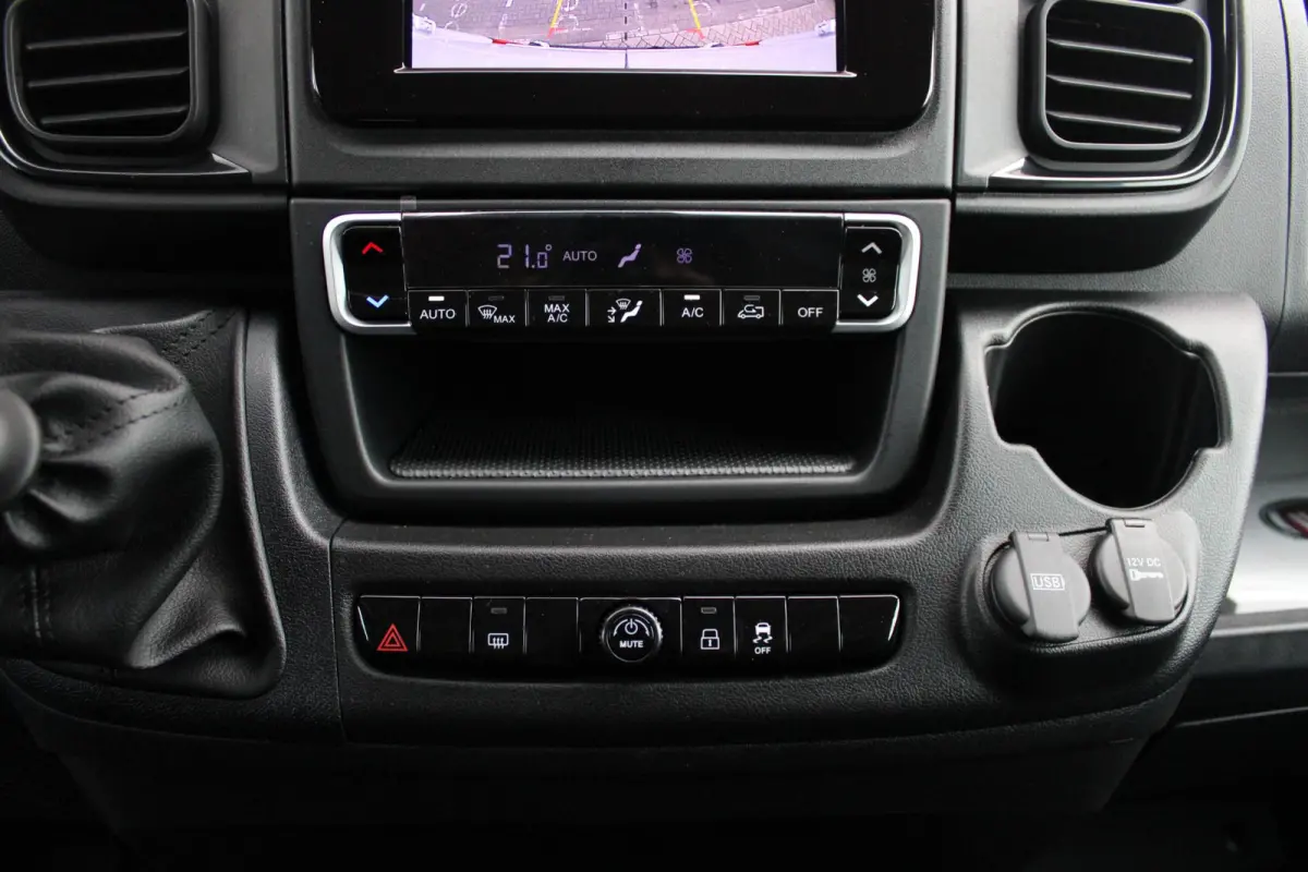 33 2.2 MultiJet 140PK L3H2 | NIEUWE BUS! BPM VRIJ! | ACHTERUITRIJ CAMERA | APPLE CARPLAY/ANDROID AUTO | 3-ZITS | CRUISE CONTROL | CLIMATE CONTROL | DAB+ RADIO | DIGITALE COCKPIT |