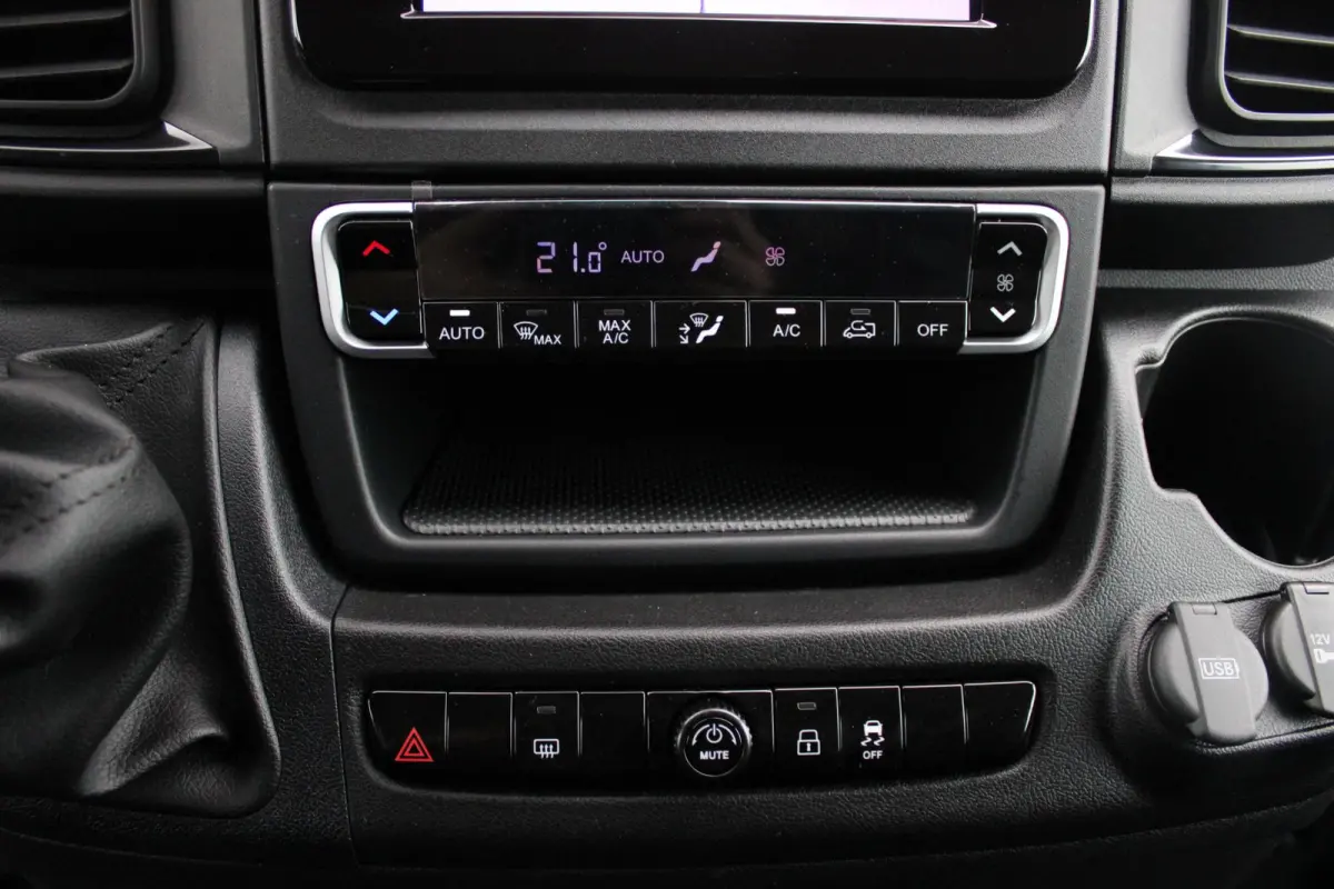 33 2.2 MultiJet 140PK L3H2 | NIEUWE BUS! BPM VRIJ! | ACHTERUITRIJ CAMERA | APPLE CARPLAY/ANDROID AUTO | 3-ZITS | CRUISE CONTROL | CLIMATE CONTROL | DAB+ RADIO | DIGITALE COCKPIT |