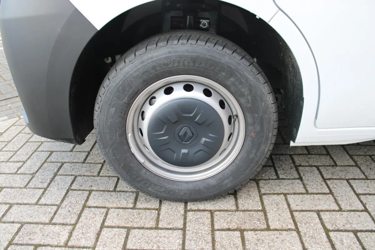 T35 2.3 dCi 165PK L3 | OPRIJWAGEN | AUTOTRANSPORTER | 3500KG | LIER | CRUISE CONTROL | AIRCO | ZEEPPOMP EN KRAAN | VERLICHTING BUITENZIJDE | TREKHAAK | NIEUWE AUTO! |