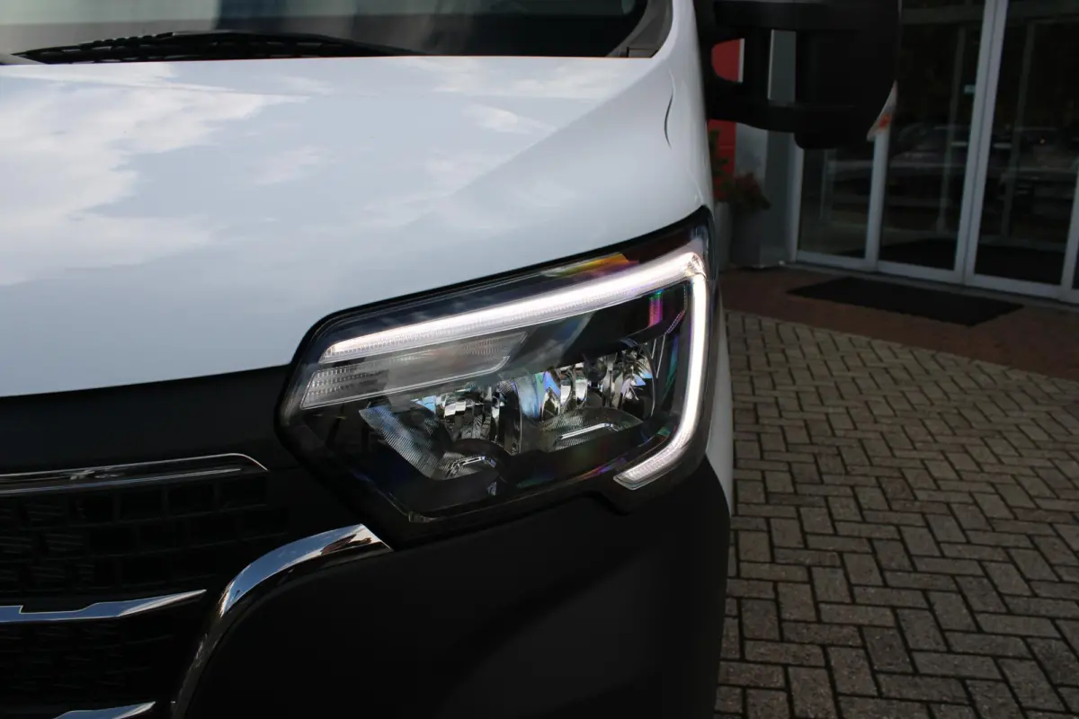 T35 2.3 dCi 165PK L3 | OPRIJWAGEN | AUTOTRANSPORTER | 3500KG | LIER | CRUISE CONTROL | AIRCO | ZEEPPOMP EN KRAAN | VERLICHTING BUITENZIJDE | TREKHAAK | NIEUWE AUTO! |