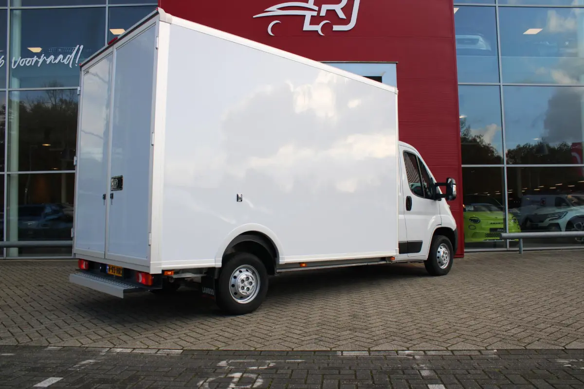 2.2 BlueHDi 165PK L3 3.5T | BAKWAGEN | IDEAAL ALS LOEMPIA KAR/SNACK WAGEN | NAVIGATIE | CLIMATE CONTROL | CRUISE CONTROL | DAB+ RADIO | GEVEERDE BESTUURDERSSTOEL | 3-ZITS | NIEUWE BUS! 2024 