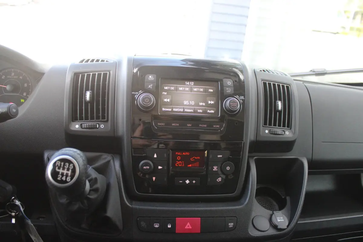 2.2 BlueHDi 165PK L3 3.5T | BAKWAGEN | IDEAAL ALS LOEMPIA KAR/SNACK WAGEN | NAVIGATIE | CLIMATE CONTROL | CRUISE CONTROL | DAB+ RADIO | GEVEERDE BESTUURDERSSTOEL | 3-ZITS | NIEUWE BUS! 2024 