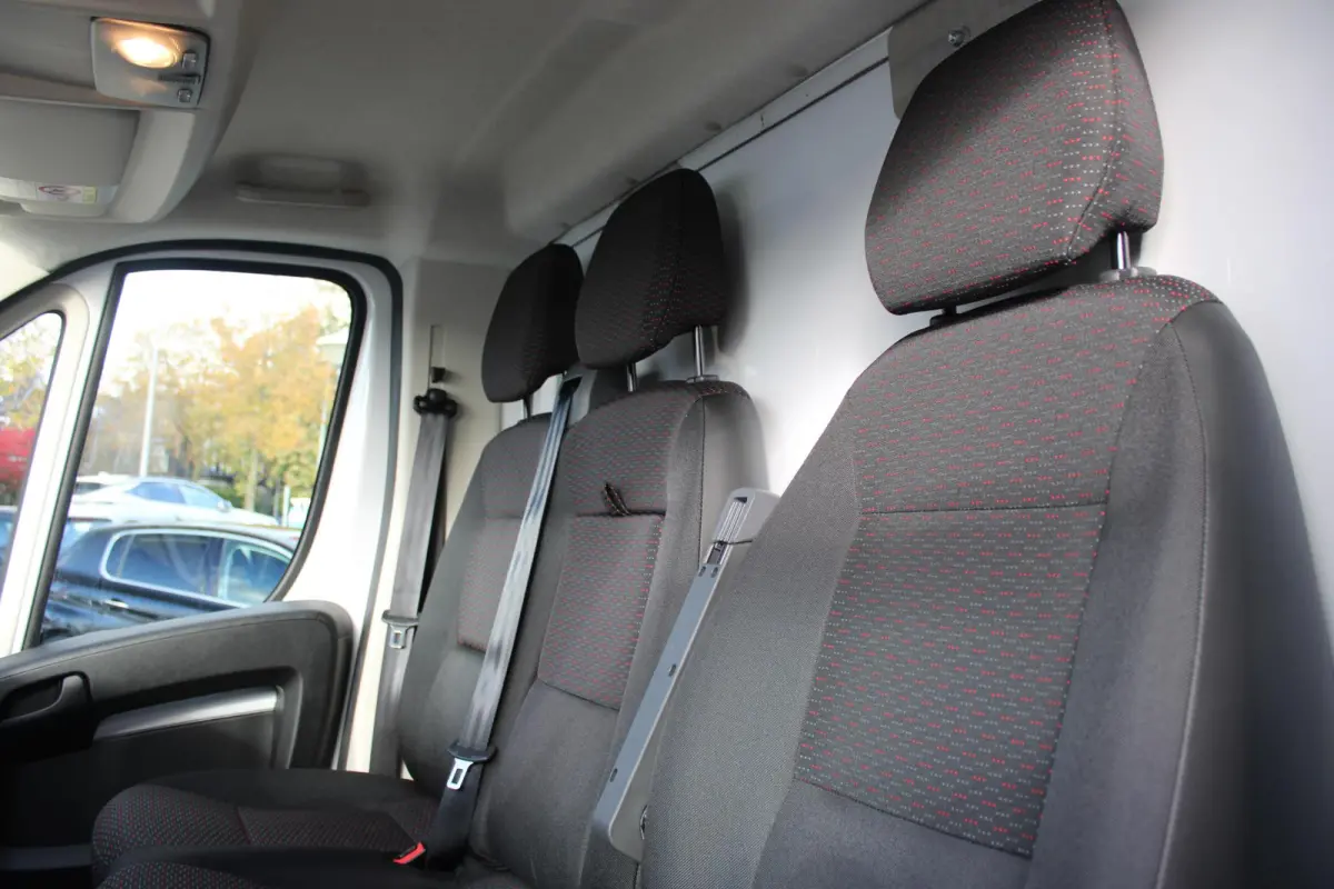 2.2 BlueHDi 165PK L3 3.5T | BAKWAGEN | IDEAAL ALS LOEMPIA KAR/SNACK WAGEN | NAVIGATIE | CLIMATE CONTROL | CRUISE CONTROL | DAB+ RADIO | GEVEERDE BESTUURDERSSTOEL | 3-ZITS | NIEUWE BUS! 2024 