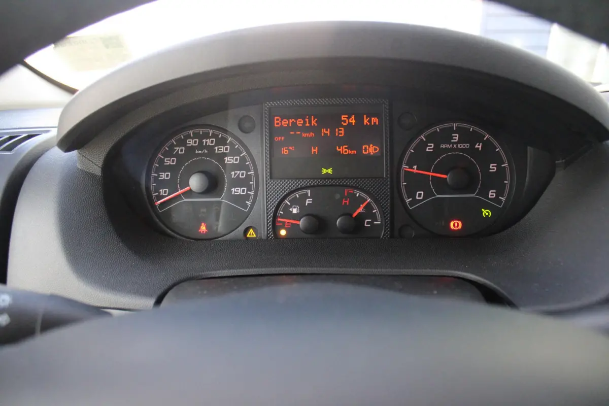 2.2 BlueHDi 165PK L3 3.5T | BAKWAGEN | IDEAAL ALS LOEMPIA KAR/SNACK WAGEN | NAVIGATIE | CLIMATE CONTROL | CRUISE CONTROL | DAB+ RADIO | GEVEERDE BESTUURDERSSTOEL | 3-ZITS | NIEUWE BUS! 2024 