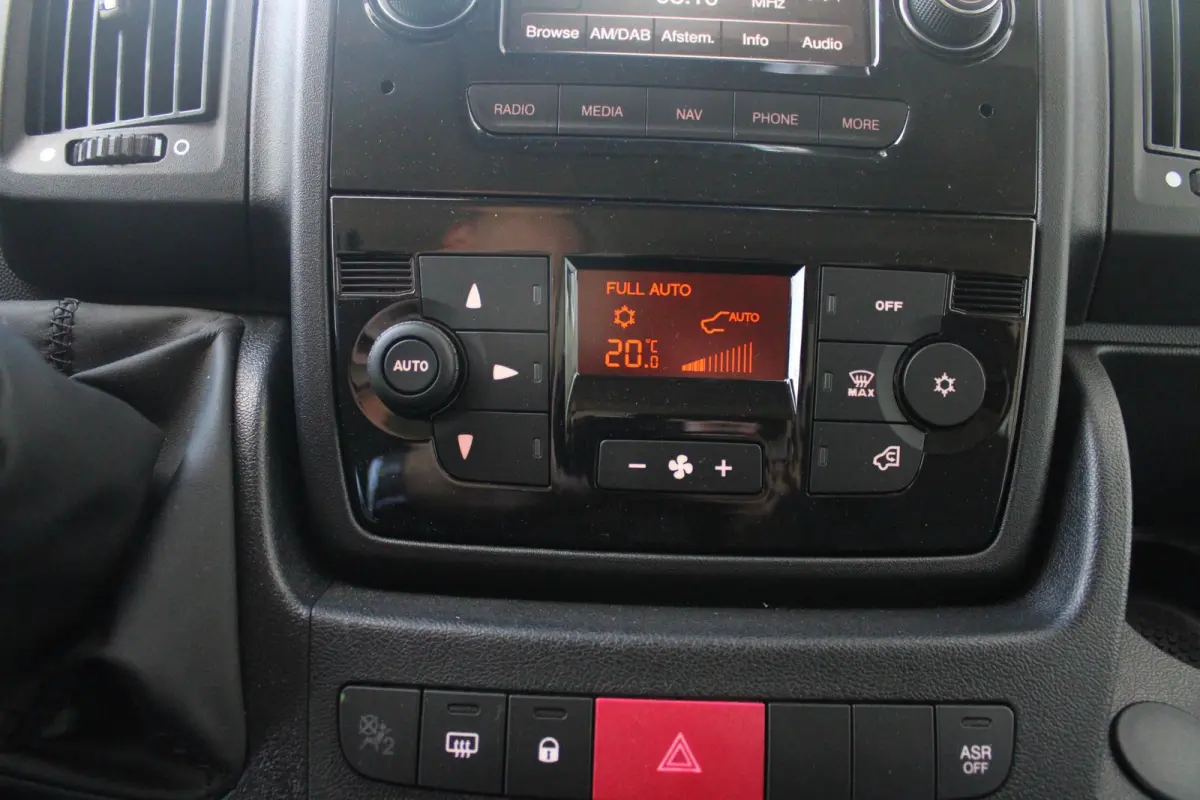 2.2 BlueHDi 165PK L3 3.5T | BAKWAGEN | IDEAAL ALS LOEMPIA KAR/SNACK WAGEN | NAVIGATIE | CLIMATE CONTROL | CRUISE CONTROL | DAB+ RADIO | GEVEERDE BESTUURDERSSTOEL | 3-ZITS | NIEUWE BUS! 2024 