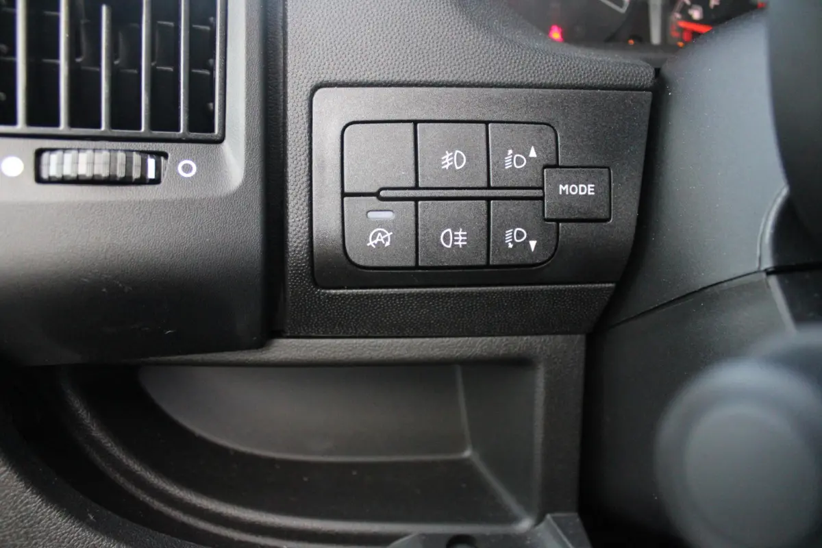 2.2 BlueHDi 165PK L3 3.5T | BAKWAGEN | IDEAAL ALS LOEMPIA KAR/SNACK WAGEN | NAVIGATIE | CLIMATE CONTROL | CRUISE CONTROL | DAB+ RADIO | GEVEERDE BESTUURDERSSTOEL | 3-ZITS | NIEUWE BUS! 2024 