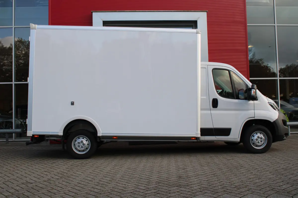 2.2 BlueHDi 165PK L3 3.5T | BAKWAGEN | IDEAAL ALS LOEMPIA KAR/SNACK WAGEN | NAVIGATIE | CLIMATE CONTROL | CRUISE CONTROL | DAB+ RADIO | GEVEERDE BESTUURDERSSTOEL | 3-ZITS | NIEUWE BUS! 2024 