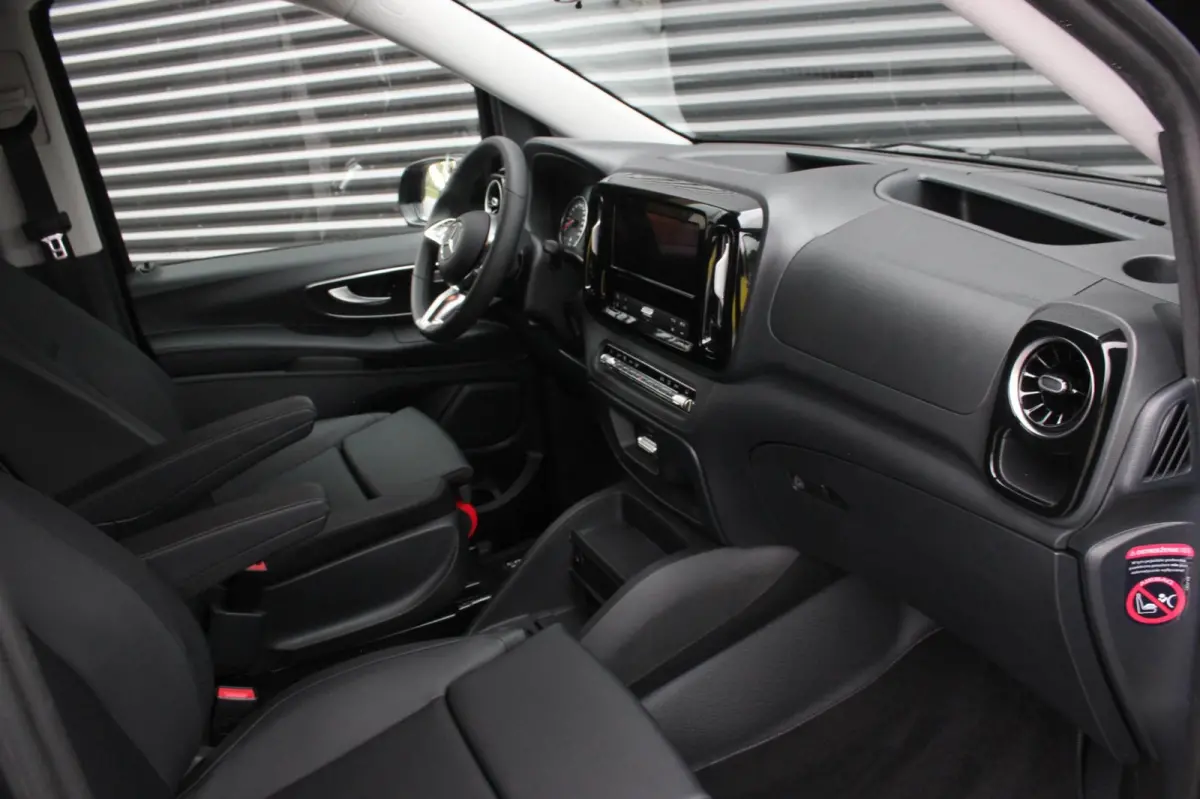 119 CDI L3 SPORT DUBBEL CABINE / DC / BPM VRIJ / FULL BLACK / 2X SCHUIFDEUREN / AMG / VERLAAGD / APPLE CARPLAY