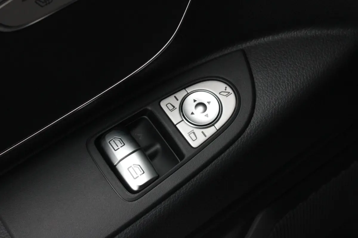 119 CDI L3 SPORT DUBBEL CABINE / DC / BPM VRIJ / FULL BLACK / 2X SCHUIFDEUREN / AMG / VERLAAGD / APPLE CARPLAY