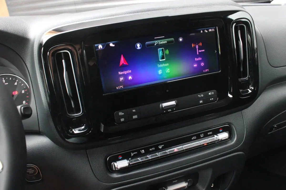 119 CDI L3 SPORT DUBBEL CABINE / DC / BPM VRIJ / FULL BLACK / 2X SCHUIFDEUREN / AMG / VERLAAGD / APPLE CARPLAY
