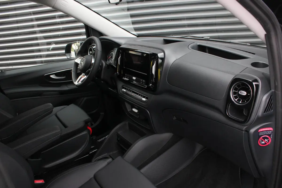 119 CDI L3 SPORT DUBBEL CABINE / DC / BPM VRIJ / FULL BLACK / 2X SCHUIFDEUREN / AMG / VERLAAGD / APPLE CARPLAY