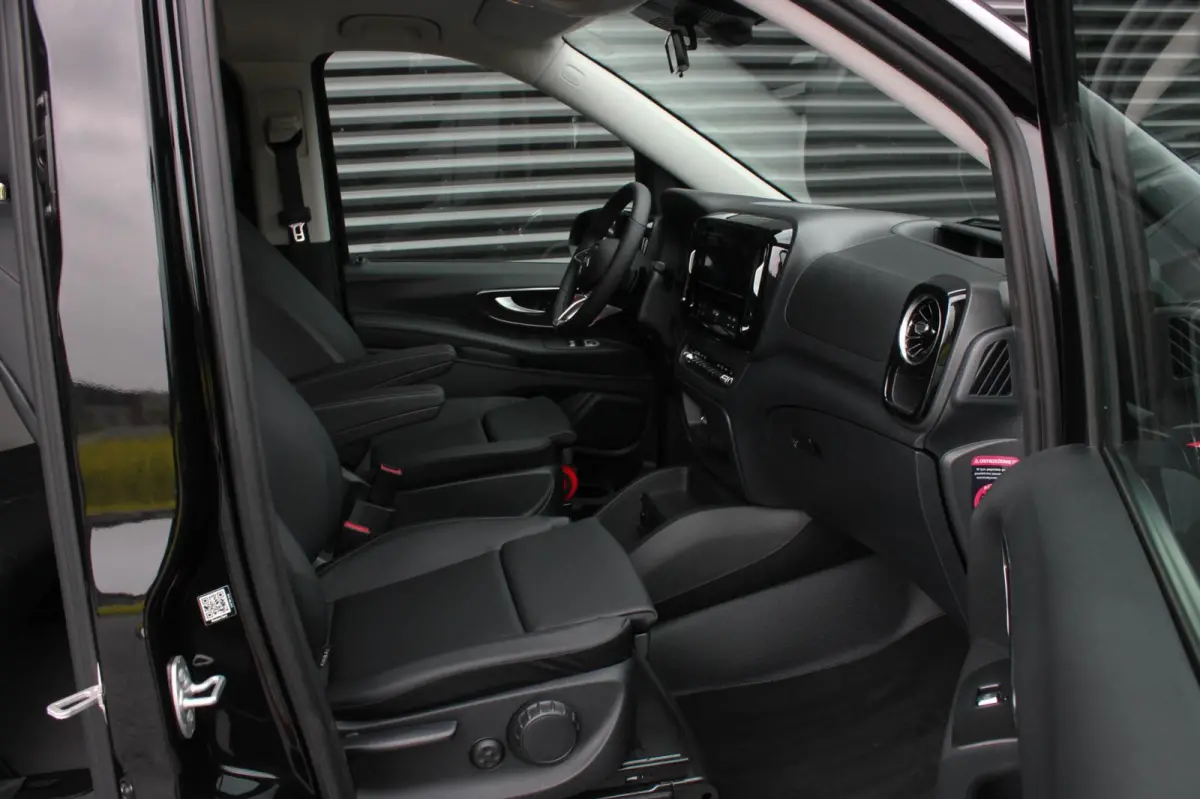 119 CDI L3 SPORT DUBBEL CABINE / DC / BPM VRIJ / FULL BLACK / 2X SCHUIFDEUREN / AMG / VERLAAGD / APPLE CARPLAY