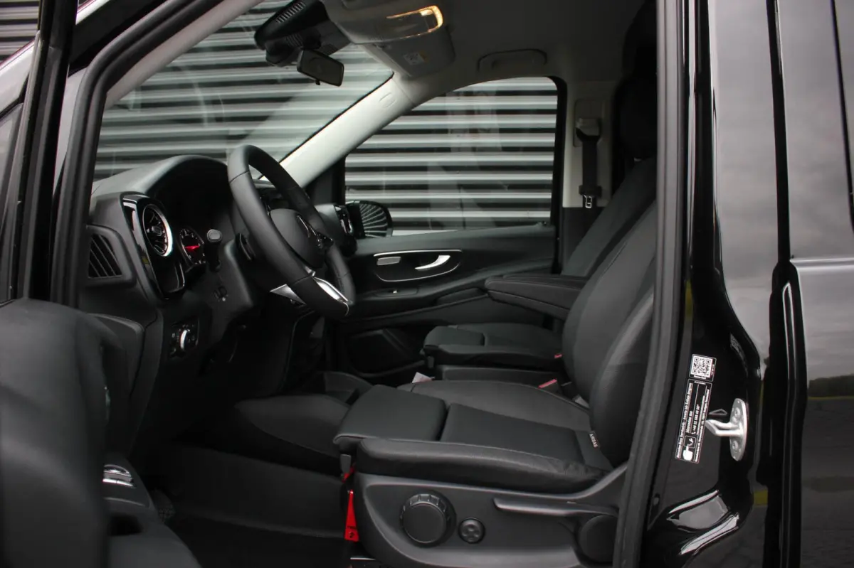 119 CDI L3 SPORT DUBBEL CABINE / DC / BPM VRIJ / FULL BLACK / 2X SCHUIFDEUREN / AMG / VERLAAGD / APPLE CARPLAY