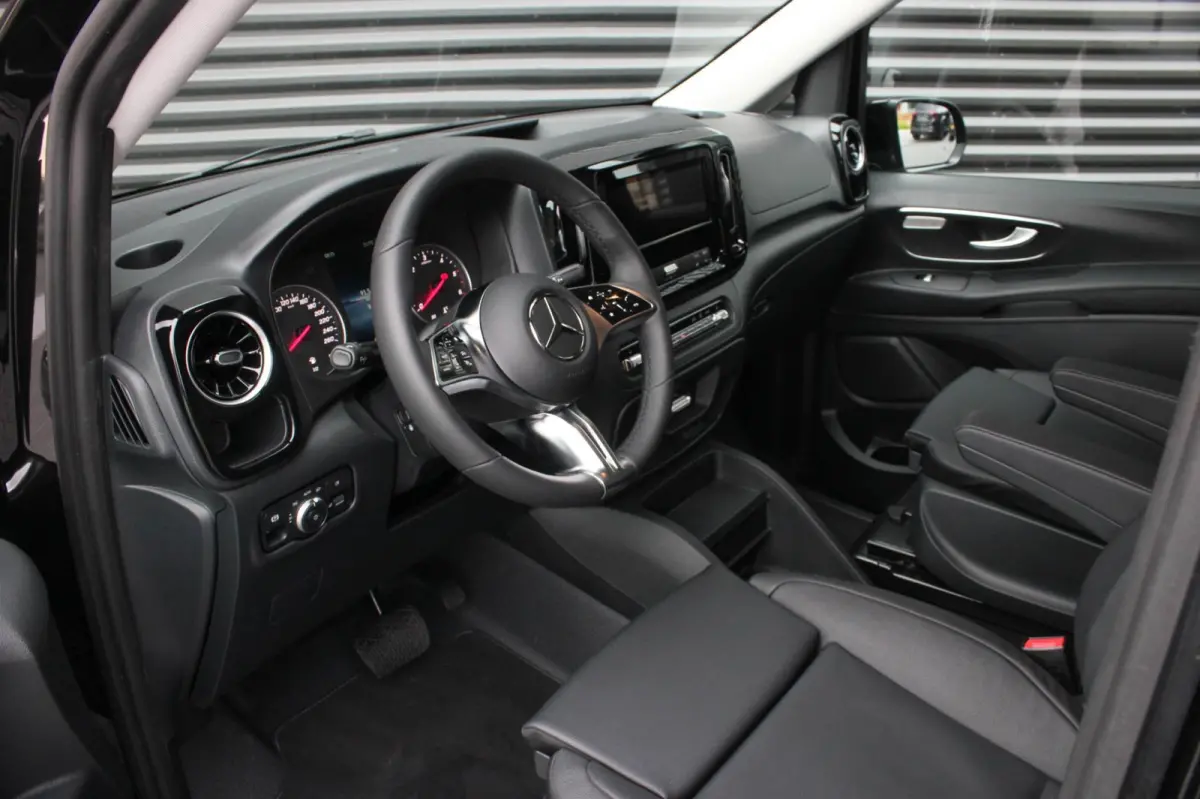 119 CDI L3 SPORT DUBBEL CABINE / DC / BPM VRIJ / FULL BLACK / 2X SCHUIFDEUREN / AMG / VERLAAGD / APPLE CARPLAY
