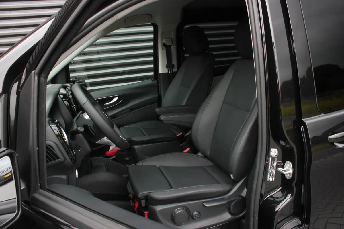 119 CDI L3 SPORT DUBBEL CABINE / DC / BPM VRIJ / FULL BLACK / 2X SCHUIFDEUREN / AMG / VERLAAGD / APPLE CARPLAY