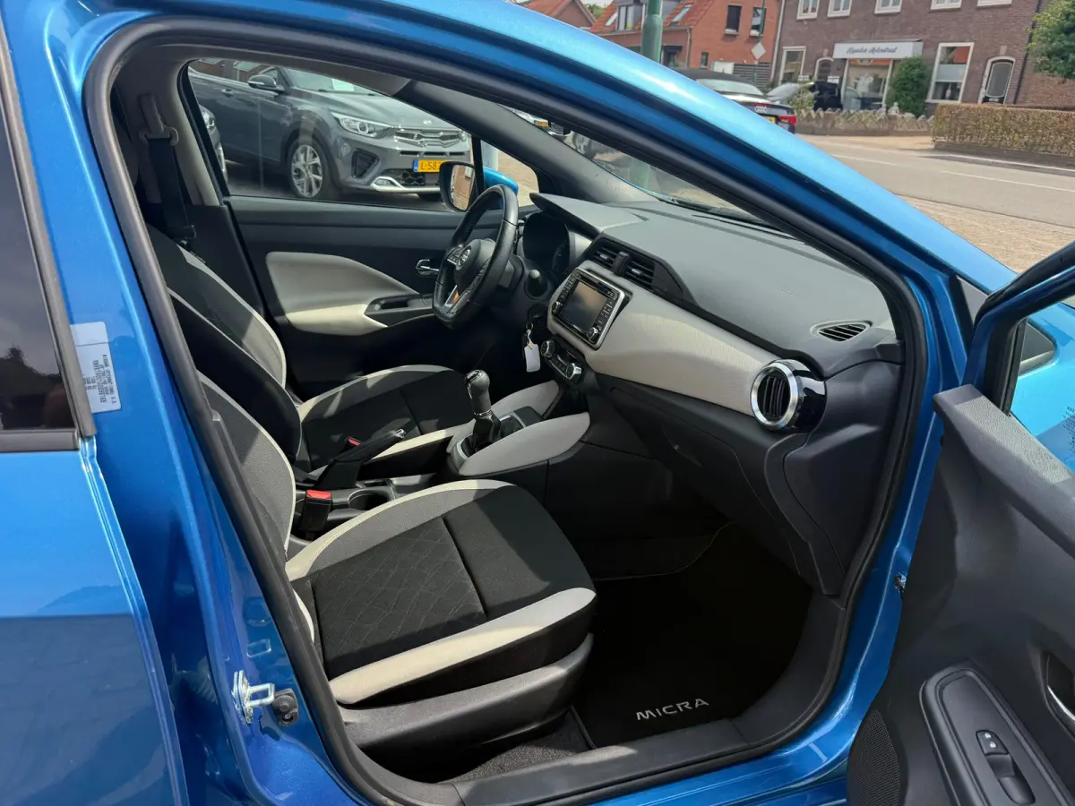 0.9 IG-T N-Connecta,Achteruitrij camera,Navigatie,Parkeersensoren.Climate control