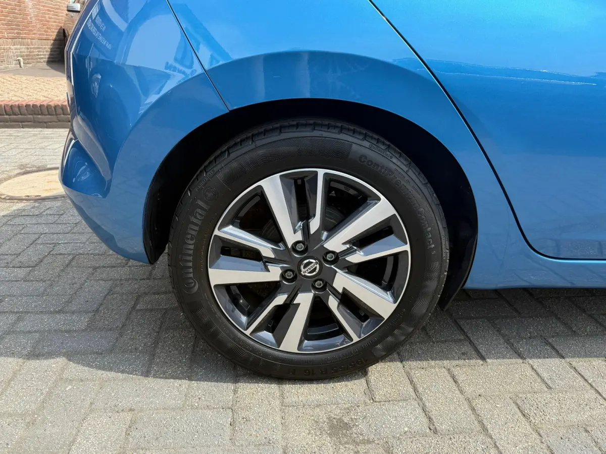 0.9 IG-T N-Connecta,Achteruitrij camera,Navigatie,Parkeersensoren.Climate control
