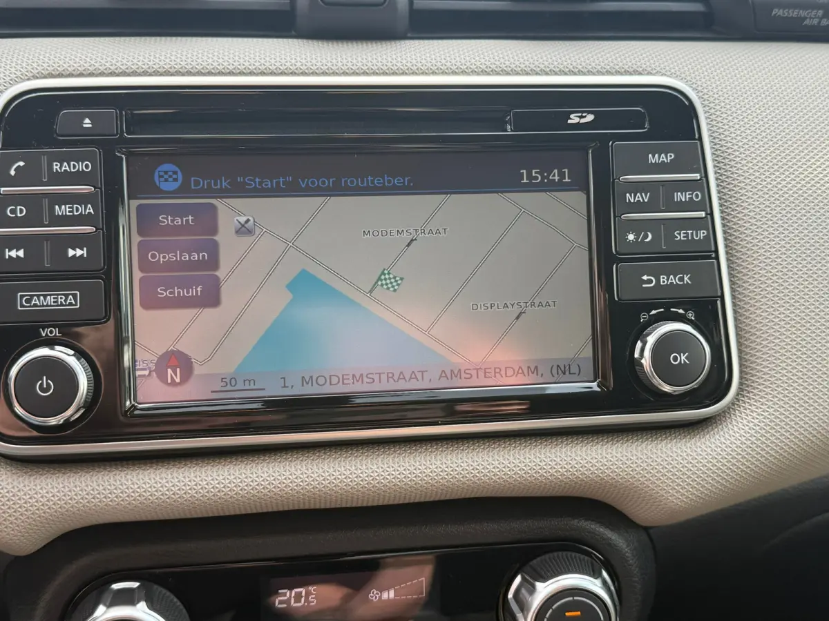 0.9 IG-T N-Connecta,Achteruitrij camera,Navigatie,Parkeersensoren.Climate control