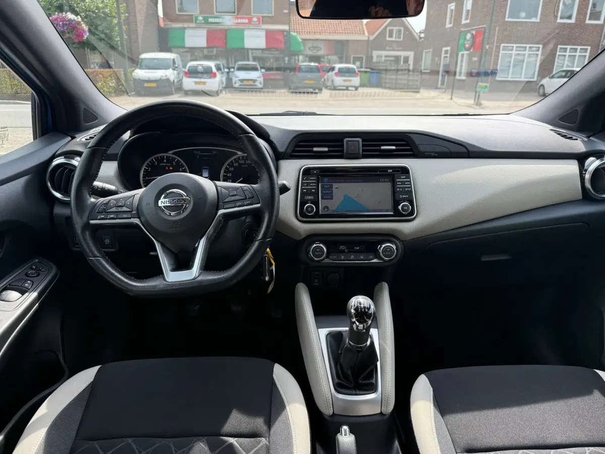 0.9 IG-T N-Connecta,Achteruitrij camera,Navigatie,Parkeersensoren.Climate control