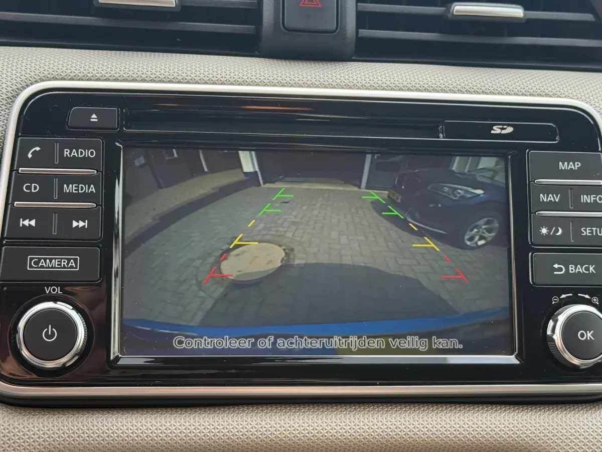 0.9 IG-T N-Connecta,Achteruitrij camera,Navigatie,Parkeersensoren.Climate control