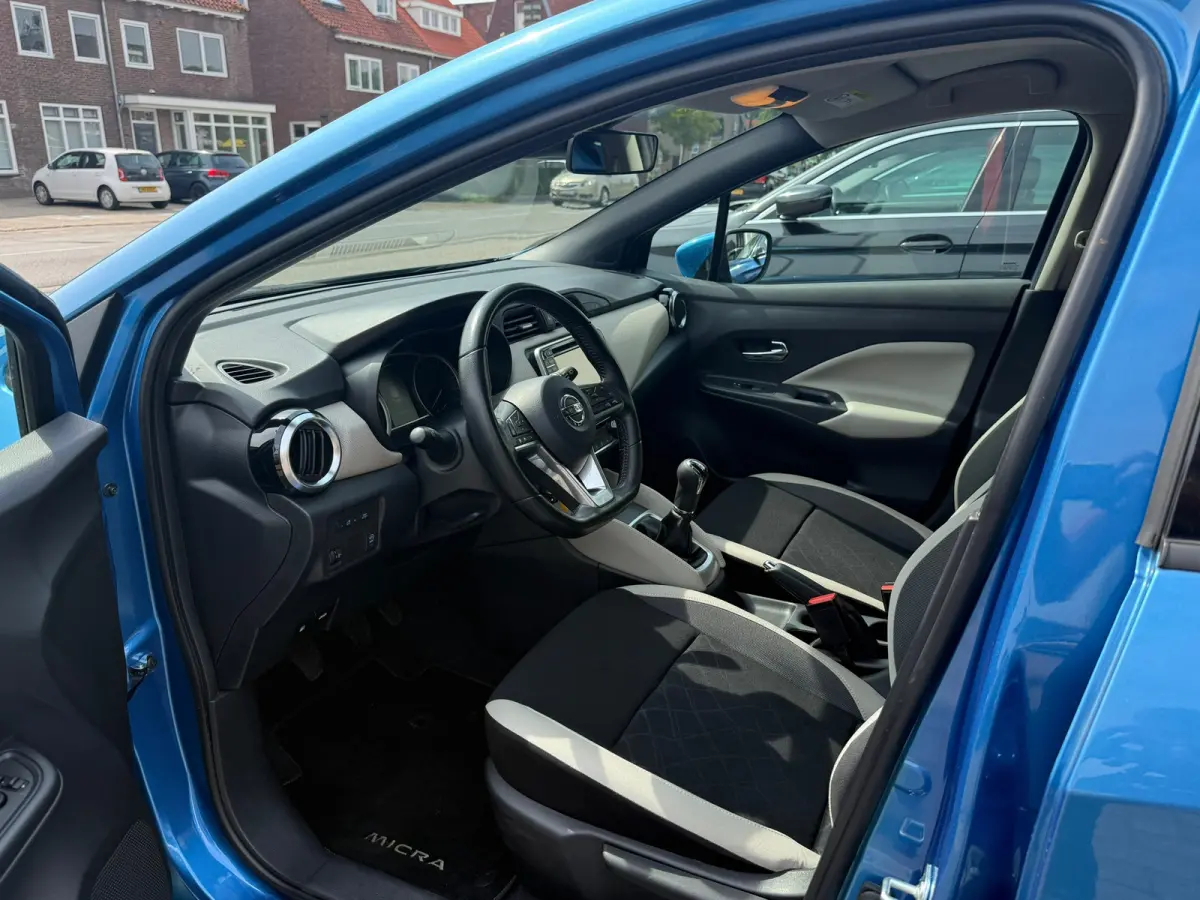 0.9 IG-T N-Connecta,Achteruitrij camera,Navigatie,Parkeersensoren.Climate control