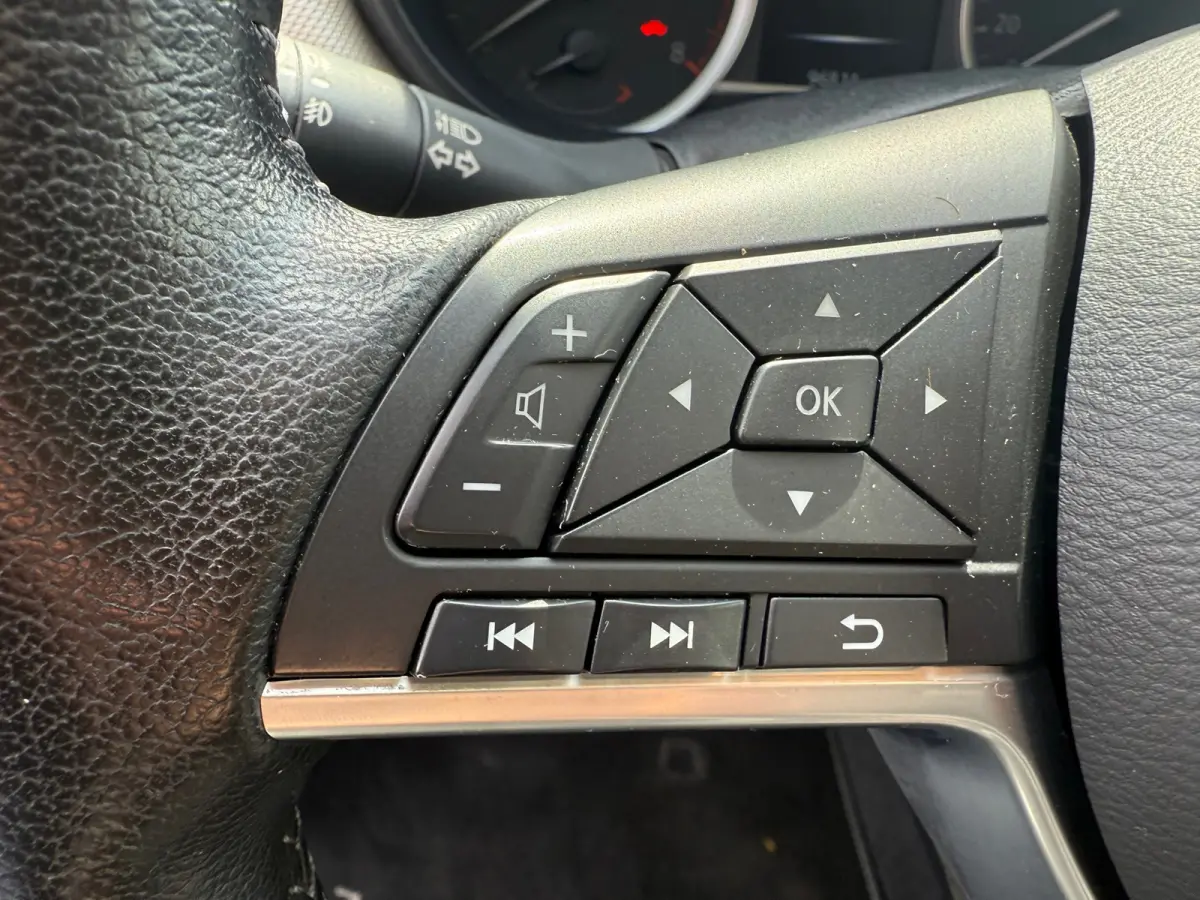 0.9 IG-T N-Connecta,Achteruitrij camera,Navigatie,Parkeersensoren.Climate control