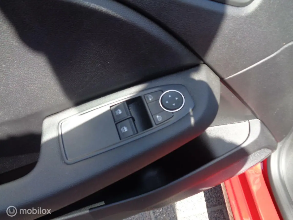 1.0 TCe Intens/Airco/Lm velgen/Carplay/PDC/Cruise/Full LED/1st eig/NIEUWSTAAT