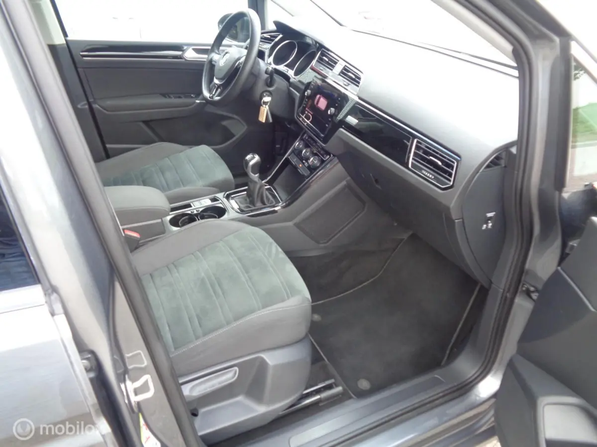 1.5 TSI Comfortline Business 7p/Airco/Pano/Stoelverw/Camera/Carplay/Navi/Trekhaak/Lm velgen/LED/1st eig