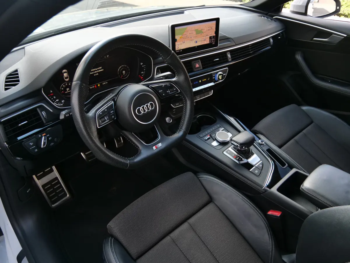 35 TFSI 150pk Sport S-line Black edition Automaat Navi / 19 inch / PDC