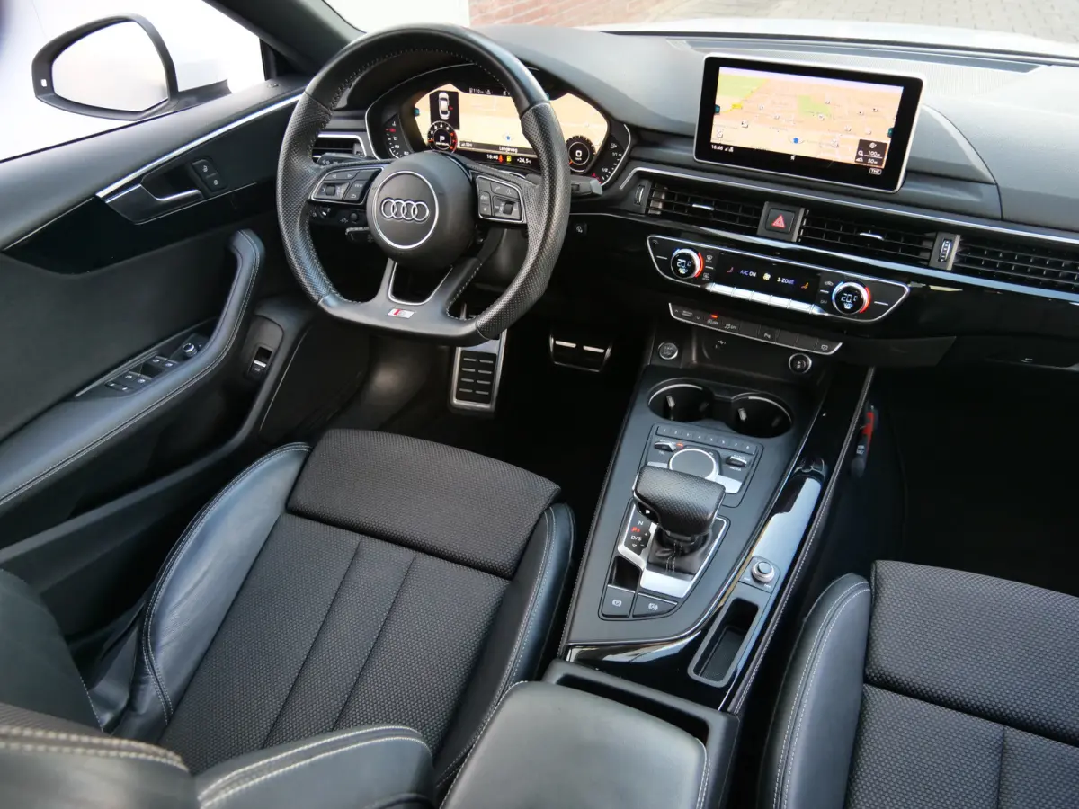 35 TFSI 150pk Sport S-line Black edition Automaat Navi / 19 inch / PDC