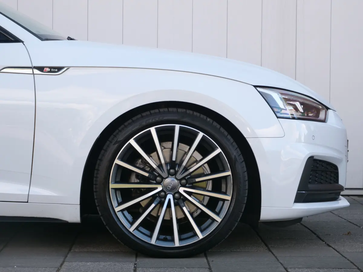 35 TFSI 150pk Sport S-line Black edition Automaat Navi / 19 inch / PDC