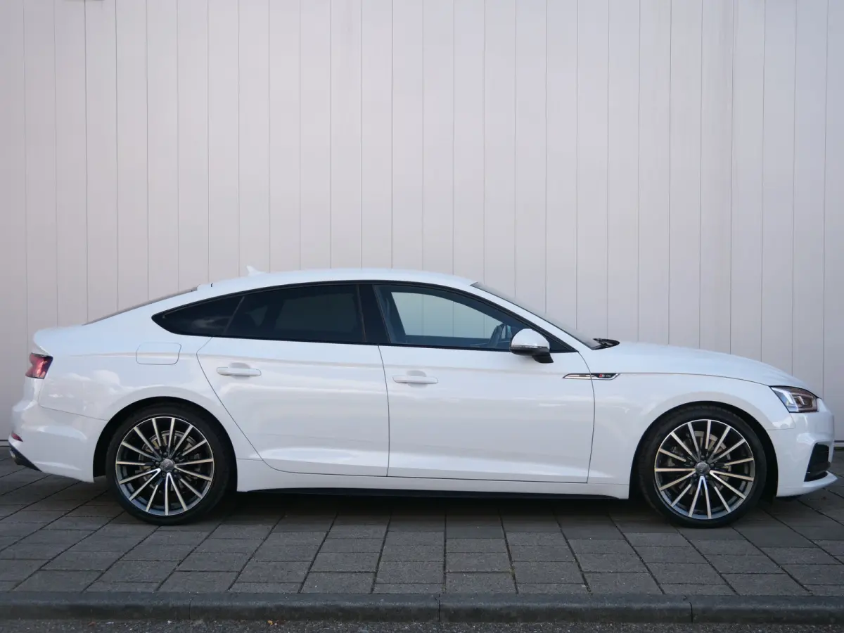 35 TFSI 150pk Sport S-line Black edition Automaat Navi / 19 inch / PDC