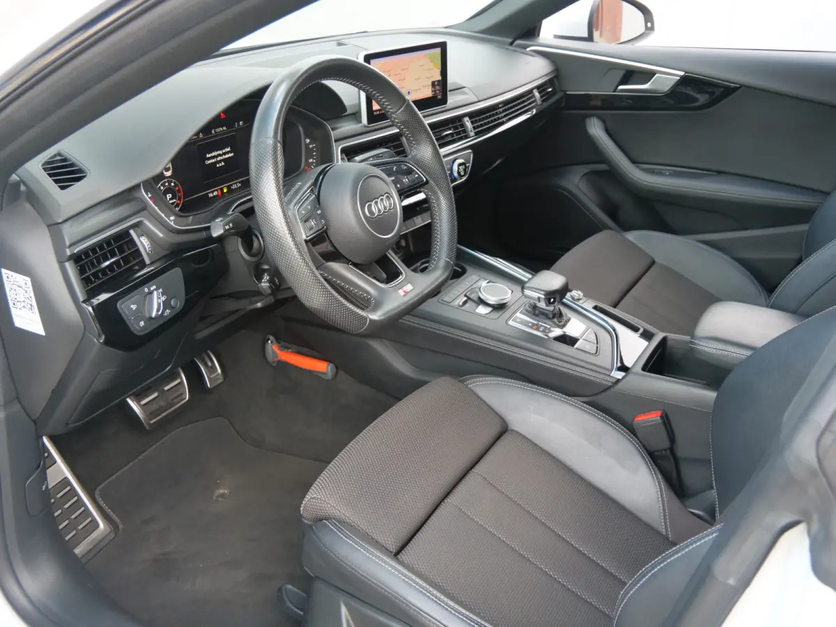 35 TFSI 150pk Sport S-line Black edition Automaat Navi / 19 inch / PDC