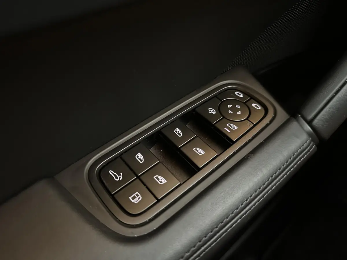 3.0 E-Hybrid Nwe model| Dak| Bose| Dubbel screen| Matrix LED| NL auto|