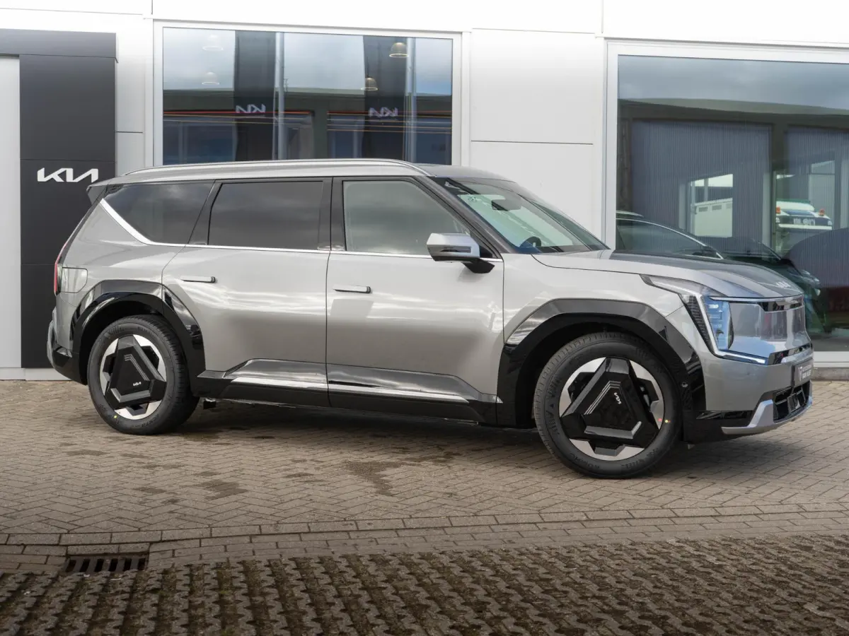 Plus Advanced AWD 99.8 kWh Dual Motor | Premium Audio | Camera | Stoel&Stuur Verwarming | Navi | 19" | Adapt. Cruise