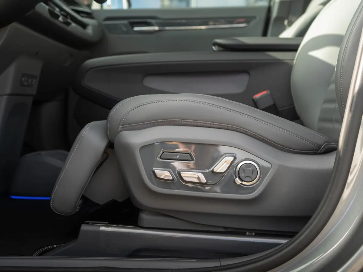 Plus Advanced AWD 99.8 kWh Dual Motor | Premium Audio | Camera | Stoel&Stuur Verwarming | Navi | 19" | Adapt. Cruise