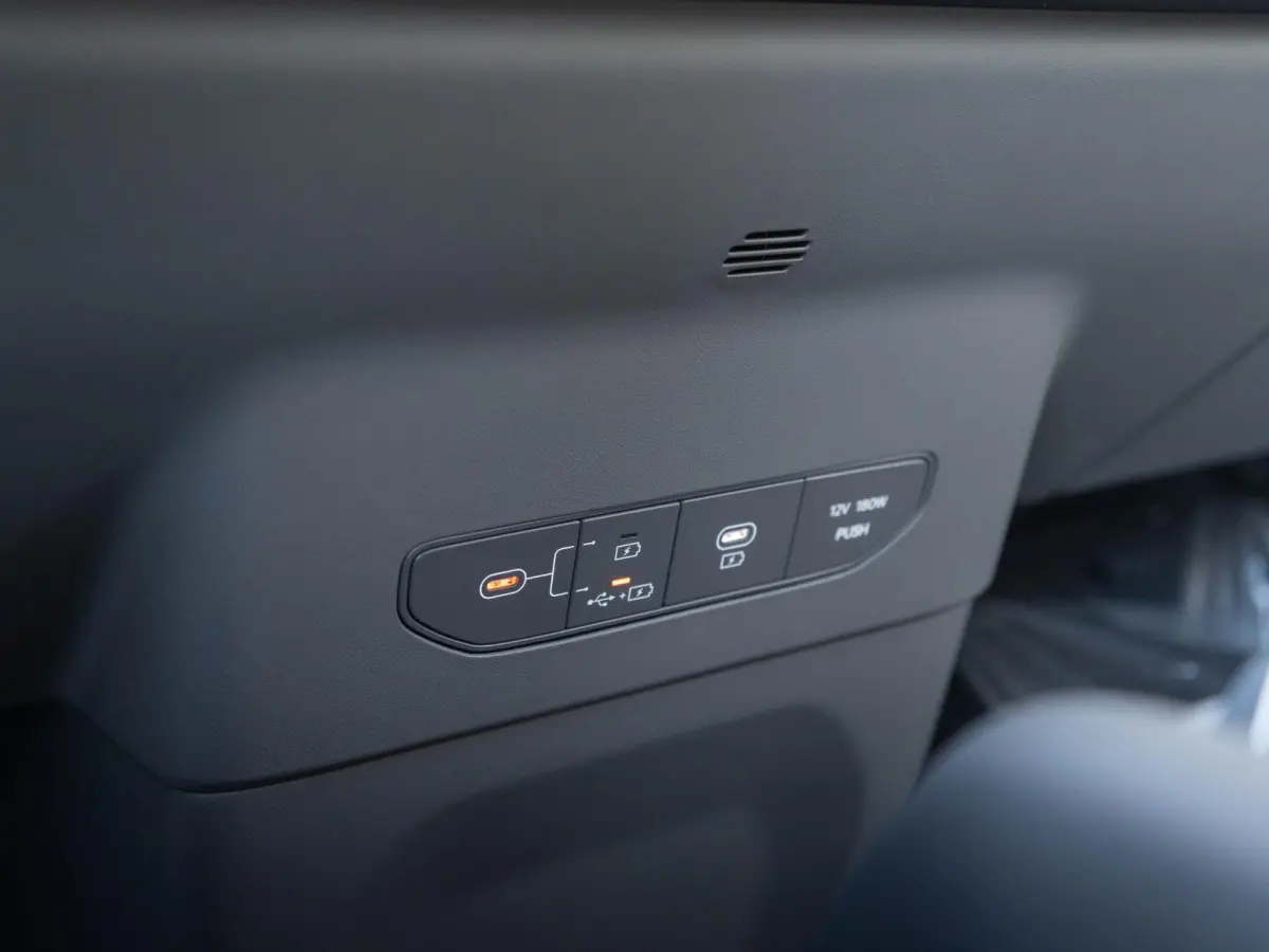 Plus Advanced AWD 99.8 kWh Dual Motor | Premium Audio | Camera | Stoel&Stuur Verwarming | Navi | 19" | Adapt. Cruise