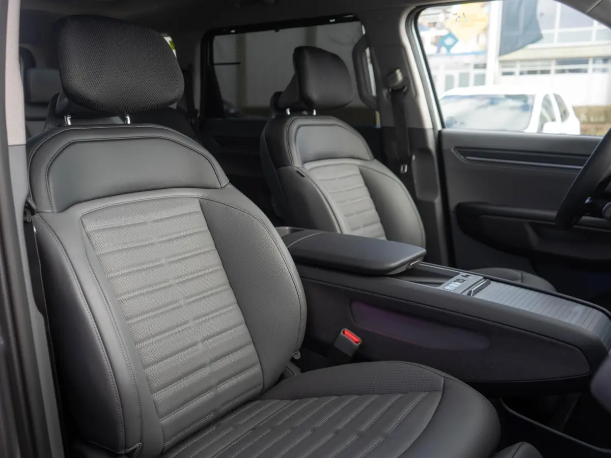 Plus Advanced AWD 99.8 kWh Dual Motor | Premium Audio | Camera | Stoel&Stuur Verwarming | Navi | 19" | Adapt. Cruise