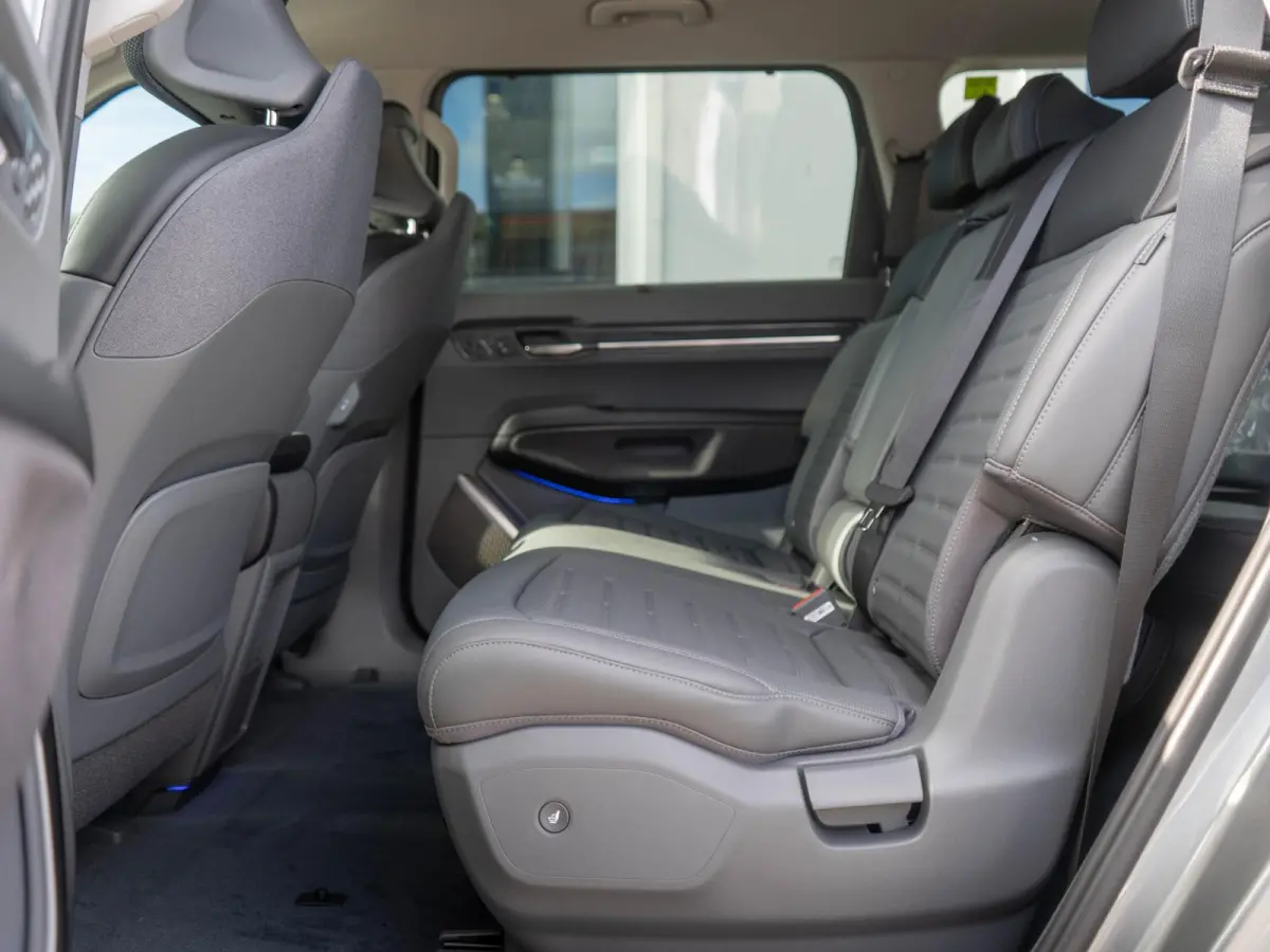 Plus Advanced AWD 99.8 kWh Dual Motor | Premium Audio | Camera | Stoel&Stuur Verwarming | Navi | 19" | Adapt. Cruise