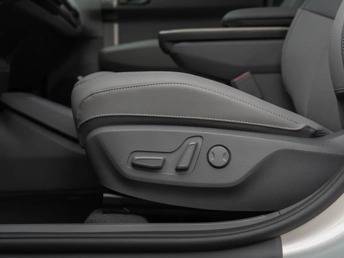 Plus Advanced 81.4 kWh | Navi | 19" | Adapt. Cruise | Clima | Schuif/Kanteldak | Stoel&Stuurverw. | Priv Glass | BSM | Harman Kardon