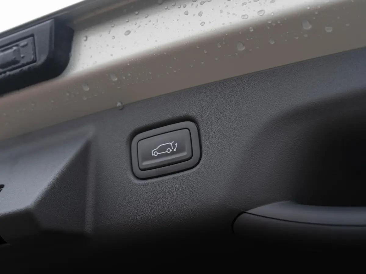 Plus Advanced 81.4 kWh | Navi | 19" | Adapt. Cruise | Clima | Schuif/Kanteldak | Stoel&Stuurverw. | Priv Glass | BSM | Harman Kardon