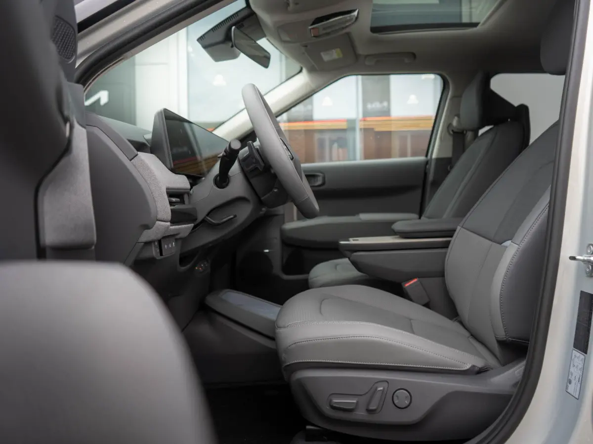 Plus Advanced 81.4 kWh | Navi | 19" | Adapt. Cruise | Clima | Schuif/Kanteldak | Stoel&Stuurverw. | Priv Glass | BSM | Harman Kardon