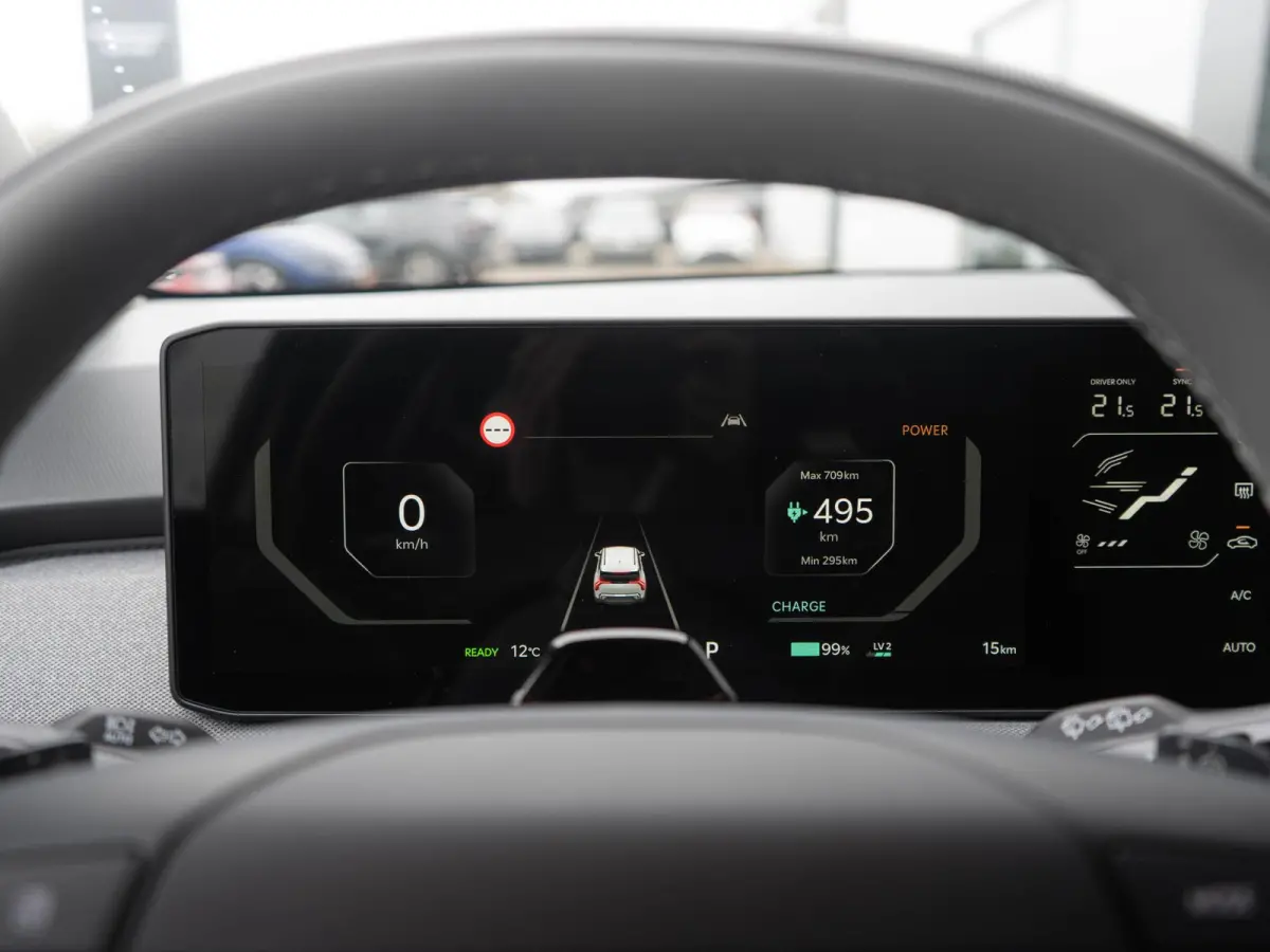Plus Advanced 81.4 kWh | Navi | 19" | Adapt. Cruise | Clima | Schuif/Kanteldak | Stoel&Stuurverw. | Priv Glass | BSM | Harman Kardon