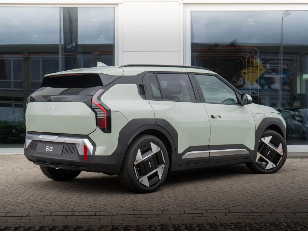 Plus Advanced 81.4 kWh | Schuifkanteldak | Harman en kardon | Dode hoek assistentie |