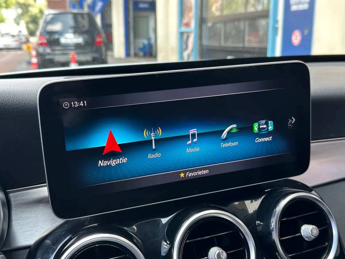 180 Premium Plus Pack Leer Navi Carplay